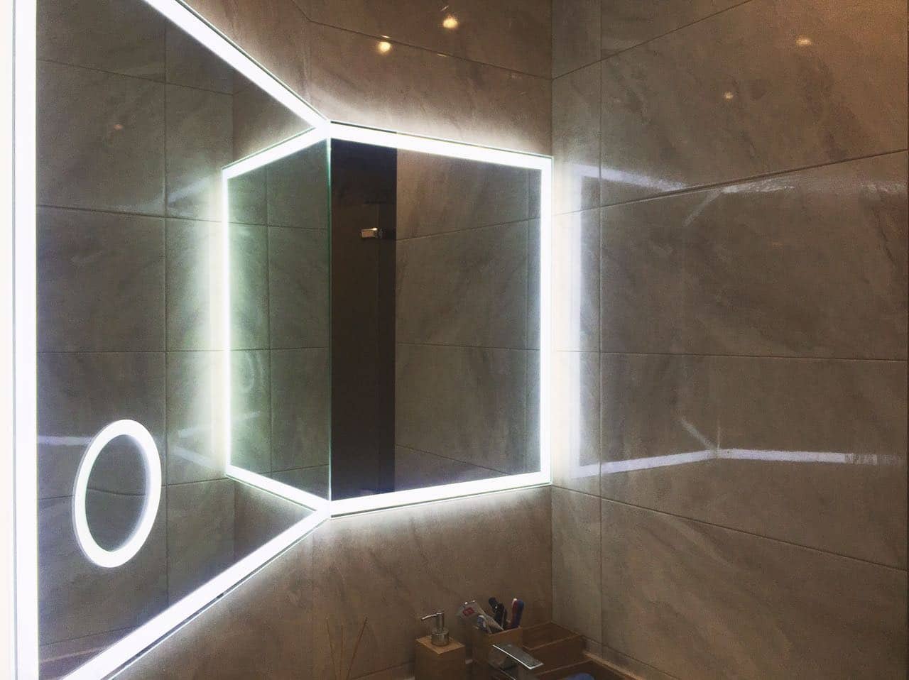 зеркало с подсветкой в ванной комнате