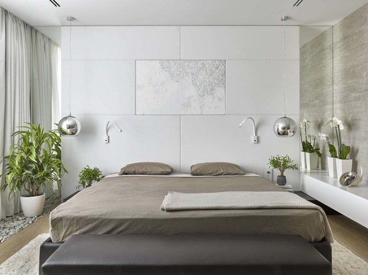 Белый матовый мрамор со вставками - это еще один из вариантов современной спальни в стиле минимализм или хай тек. Как недостаток это отсутствие спинки кровати, что создает неудобство эксплуатации. Стена будет холодная и жесткая. Комфортно будет только спать.